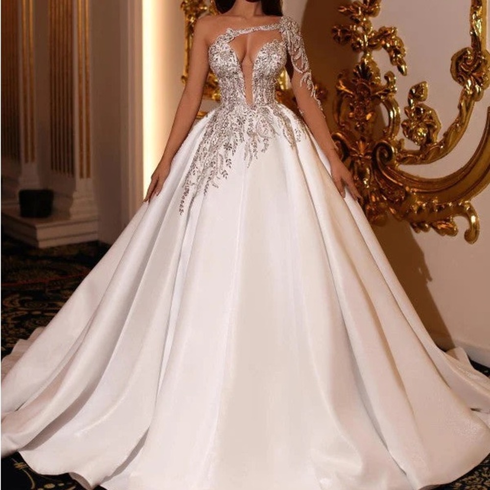 Wedding gown